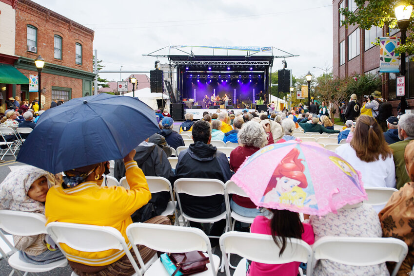 With stormy weather gone, performances resume at Maryland Folk Festival